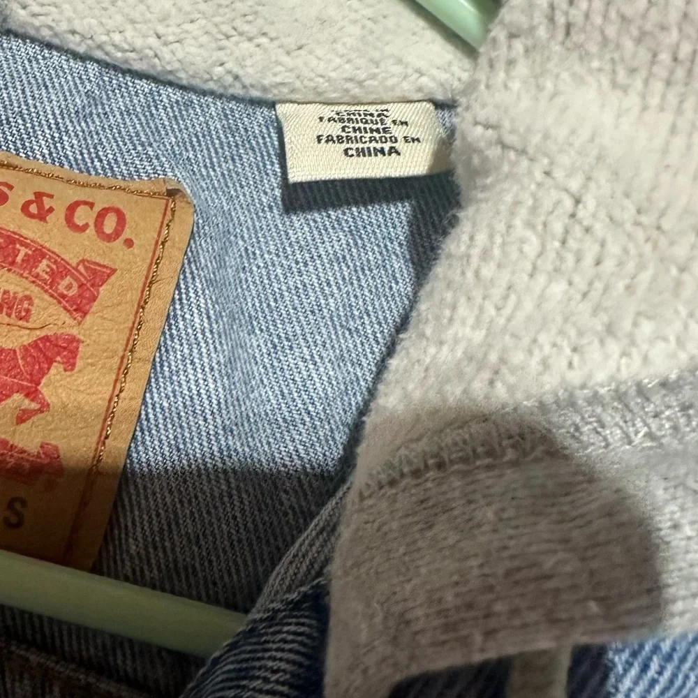 Levi's Hybrid Hoodie Vintage Fit Trucker Jacket - Picture 7 of 11